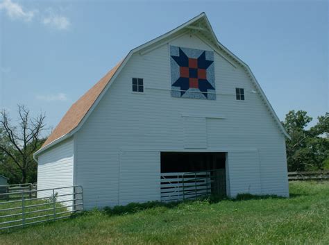 The Farmer's Daughter: Barn Quilts