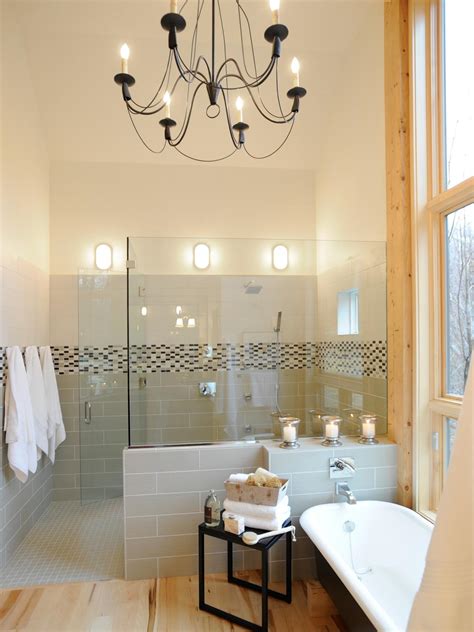 20 Luxurious Bathrooms with Elegant Chandelier Lighting