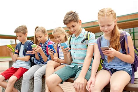 Smartphones causing kids to get much less sleep - Earth.com