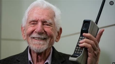 2023-02-28 Inventor of First Mobile Phone Looks back, Thinks about Future – VOA英语教学网 – VOA ...