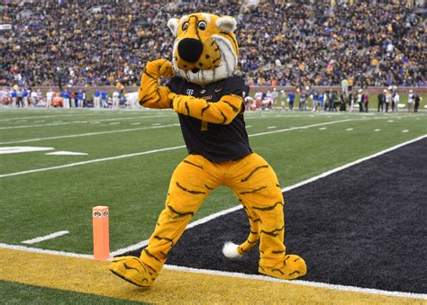 Missouri Football: Tigers closer to top-25