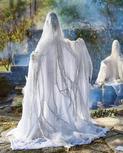 15+ Scary, Creepy and Thrilling Halloween Ghost Decoration Ideas