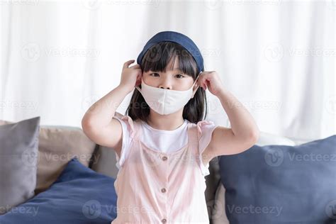 Asian cute girl wearing hygienic face mask for prevent coronavirus or Covid19 4850122 Stock ...