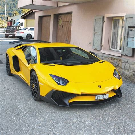 Lamborghini Aventador Yellow - Lamborghini