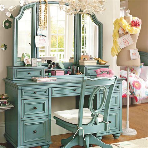 18 Stunning Bedroom Vanity Ideas