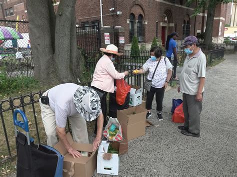 Catholic Charities Pop-up Pantry Helps Bronx Parishioners Stretch Food Dollars | Catholic New York