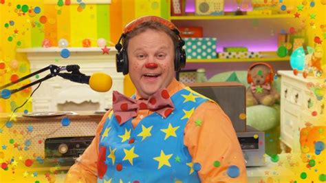 Mr Tumble's Radio Show – Splashing with Grandad Tumble - CBeebies - BBC