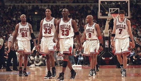 Chicago Bulls to Enshrine Michael Jordan, Scottie Pippen, and Others in Inaugural Ring of Honor ...