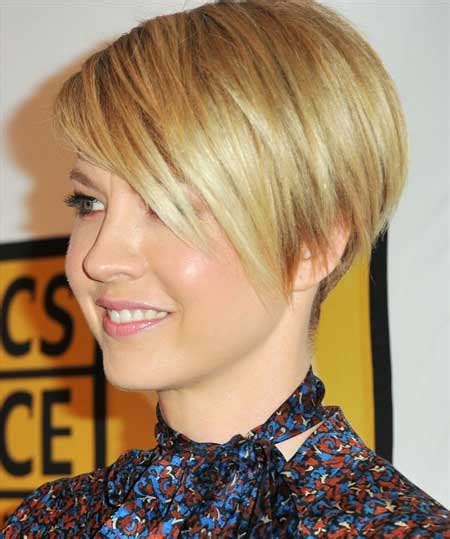 20 Stunning Straight Hairstyles for Short Hair - Pretty Designs