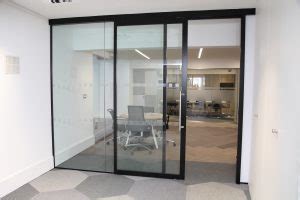 Descubrir 34+ imagen sliding glass office doors - Abzlocal.mx