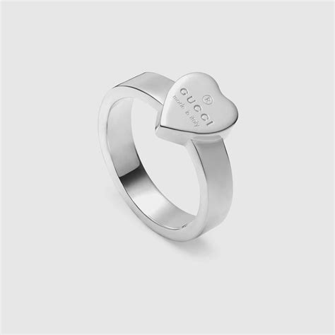 Gucci Heart Ring With Trademark in Silver (Green) - Lyst