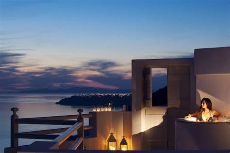 Santorini Honeymoon Packages, Resorts & DIY Planning Tips