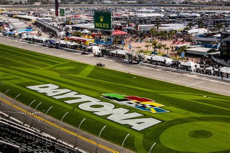 24 Stunning Photos from the Rolex 24 at Daytona - Airows