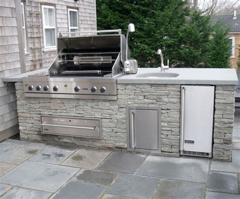 Outdoor Kitchen Island with Sink - EasyHomeTips.org