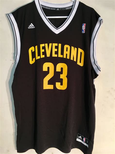 Lebron James Black Cavs Jersey : Famous basketball team and player jersey on sale ...