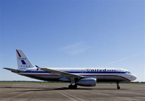 PHOTOS: United Airline’s Retro “Friend Ship” Livery Unveiled : AirlineReporter