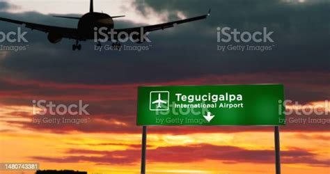 Plane Landing In Tegucigalpa Honduras Airport With Signboard Stock Photo - Download Image Now ...