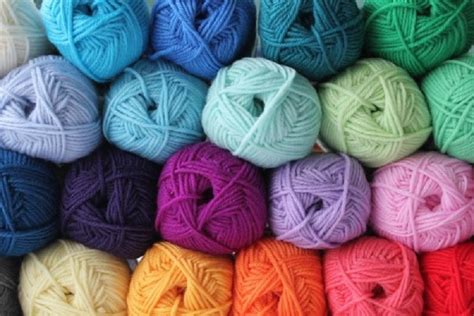 A Comprehensive Guide to Knitting Yarn: Types, Weights, and Buying Tips | lifestylemanor