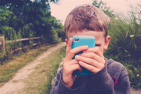 Should Kids Have Cell Phones?