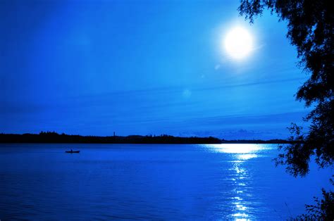 QQ Wallpapers: Blue Moon Light Wallpapers