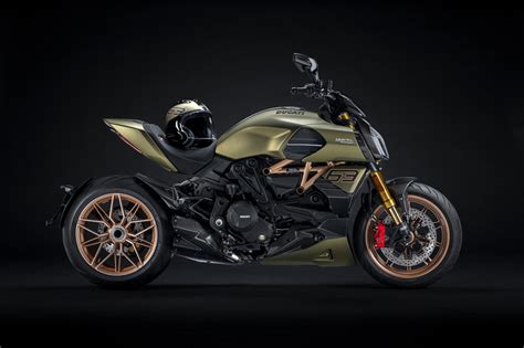 2021 Ducati Diavel Lamborghini Unveiled 10 | Rider Magazine