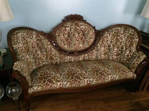 Antique Victorian Sofa - for Sale in Frankfort, Kentucky Classified | AmericanListed.com