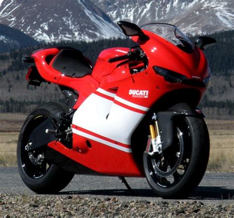 DUCATI Desmosedici RR (2007-2008) Specs, Performance & Photos - autoevolution