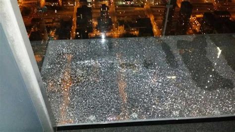 Willis Tower: Skydeck Ledge cracks, glass structure still sound - ABC7 Chicago