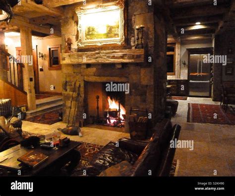 Interior hunting cabin hi-res stock photography and images - Alamy