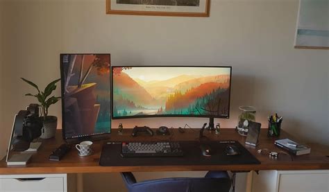 Finally upgraded from 2 27" 60Hz monitors for an ultrawide, but couldn't walk away from dual ...