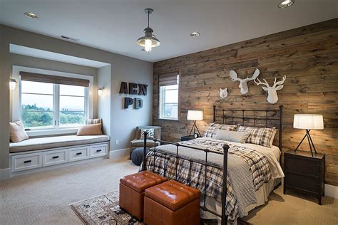 25 Awesome Bedrooms with Reclaimed Wood Walls