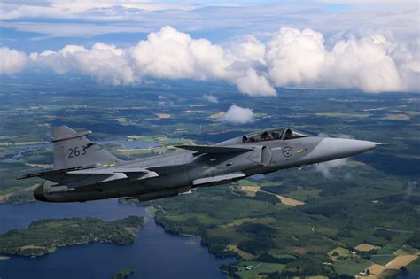 Saab Gripen vs Dassault Rafale vs Eurofighter Typhoon - the three European fighter jets. Which ...