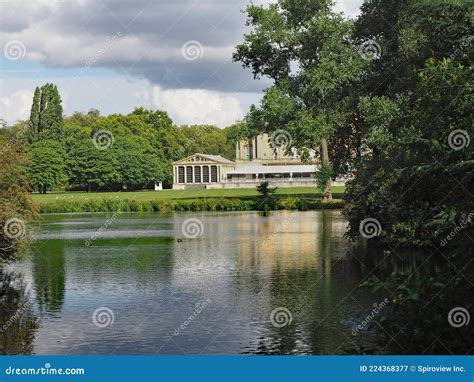 Rear View of Buckingham Palace from Garden Editorial Photography - Image of pond, summer: 224368377