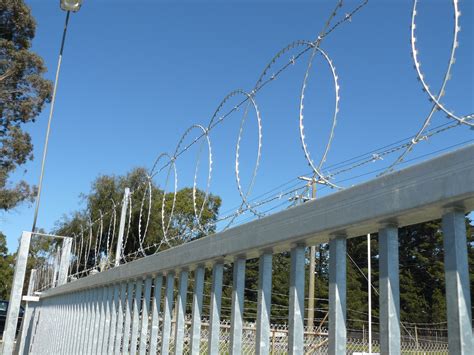 How To Clean Barbed Wire Fencing? - Diamond Fence (Aust) Pty Ltd