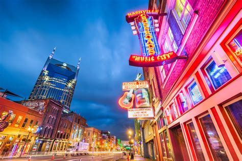 10 Best Things on Broadway Street in Nashville for Summer