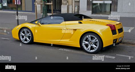 A yellow lamborghini gallardo spyder hi-res stock photography and images - Alamy