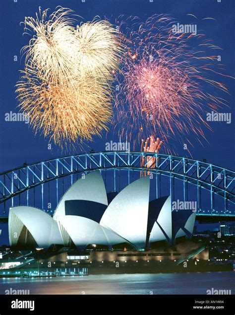 Sydney opera house fireworks hi-res stock photography and images - Alamy