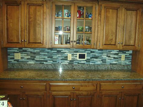 Knapp Tile and Flooring, Inc.: Glass Tile Backsplash