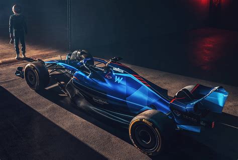 Williams presents 2022 F1 livery on 'show car'