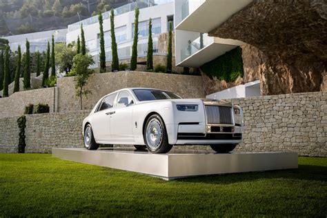 2023 Rolls-Royce Phantom Brings Its Disc Wheels To The French Riviera