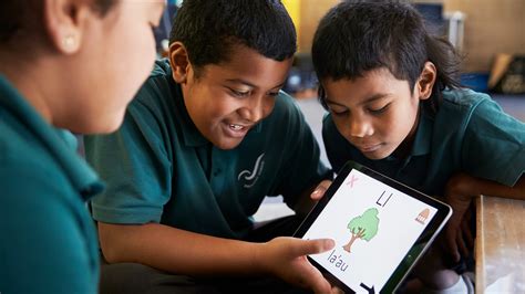 New Zealand students prototype their own Samoan language app with iPad - Apple