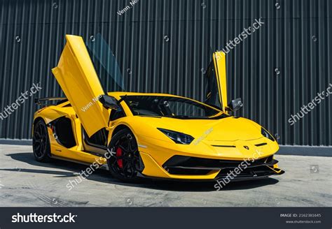 Lamborghini 2022 Aventador Yellow