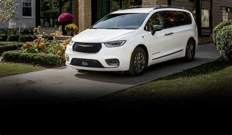 2023 Chrysler Pacifica Road Tripper | Road Trip Minivan