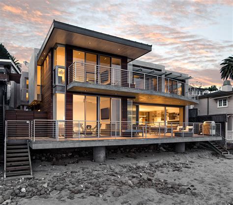 MODERN BEACH HOUSE