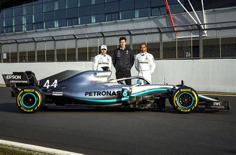 F1: Mercedes AMG Petronas Welcomes The W10 | MotorworldHype