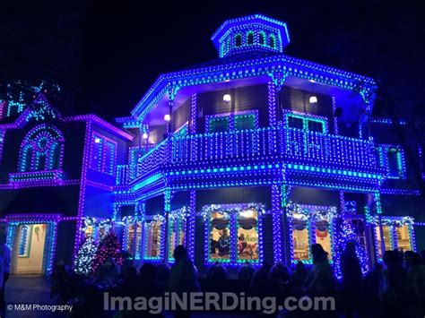 Dollywood Christmas Lights - ImagiNERDing