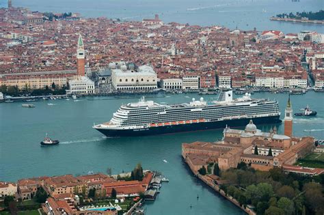 It's Official: Large Cruise Ships Banned From Venice City Center