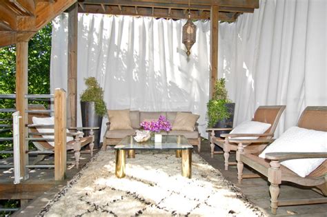 A Piece Of Heaven In Your Backyard: 17 Pergola Curtain Decorating Ideas