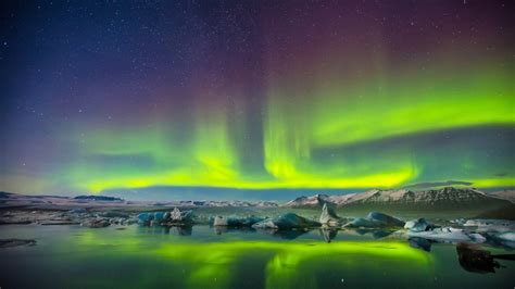 Arctic Lights Over Snow - 4K Ultra HD Wallpaper