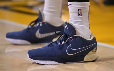 LeBron James Debuts 'Akron Zips' Sneakers in Lakers Win - Sports Illustrated FanNation Kicks ...